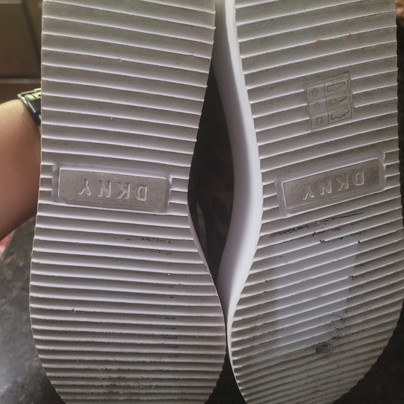 DKNY Leopard stack shoes - Picture 5 of 6